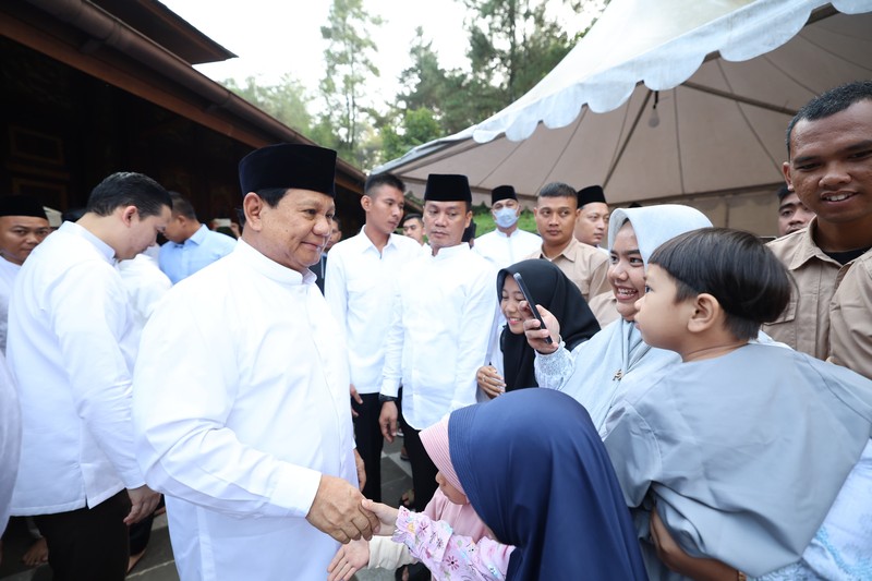 Prabowo Laksanakan Sholat Iduladha 1445 H di Masjid Nurul Wathan Hambalang. (Tim Media Menhan Prabowo) Prabowo Laksanakan Sholat Iduladha 1445 H di Masjid Nurul Wathan Hambalang. (Tim Media Menhan Prabowo)