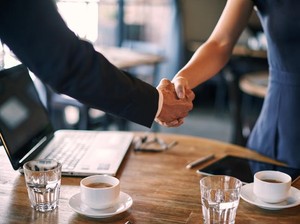 Manajer Perusahaan Ajak Calon Karyawan Ngopi Sebagai Tes Kerja