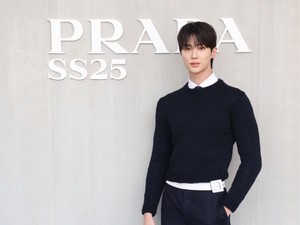 Byeon Woo Seok Eksis di Fashion Show Prada, Penampilannya Tuai Sorotan
