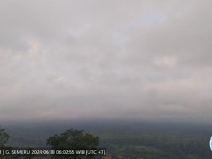 Gunung Semeru 2 Kali Erupsi, Warga Diminta Jauhi Radius 13 Km