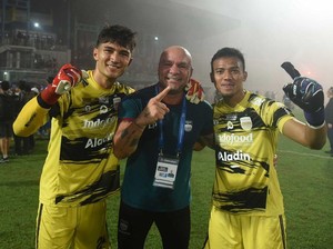Siapa Kiper Persib di Laga Kontra Persebaya?