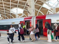 Jelang Long Weekend, Tiket Kereta Cepat Whoosh Laris Manis Diburu