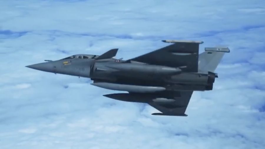 Pesawat tempur Rafale buatan Dassault Aviation, unit pertama akan tiba di Indonesia pada tahun 2026, dari sejumlah 42 unit pengadaan Kemhan untuk meningkatkan kekuatan TNI AU. (Instagram @kemhanri)