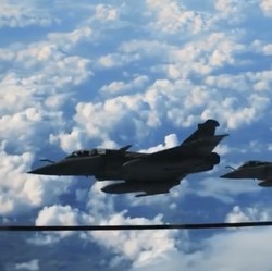 Awas PD 3 Pecah di Langit, 2 Jet Tempur Rusia Panas ke 2 Bomber AS