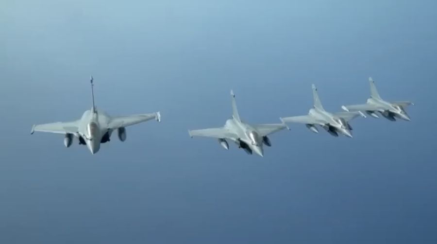 Pesawat tempur Rafale buatan Dassault Aviation, unit pertama akan tiba di Indonesia pada tahun 2026, dari sejumlah 42 unit pengadaan Kemhan untuk meningkatkan kekuatan TNI AU. (Instagram @kemhanri)