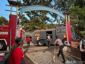 Water Cannon Dikerahkan, Kebakaran Gudang Kayu di Kulon Progo Padam