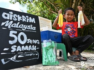 Keren! Bocah 7 Tahun Pilih Berjualan Es untuk Belajar Berhitung
