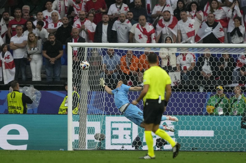Pemain Tim Nasional (Timnas) Turki, Arda Guler saat melawan Georgia pada babak Grup F PIala Eropa 2024 di BVB Dortmund Stadion, Selasa (18/6/2024).  (AP Photo/Andreea Alexandru)