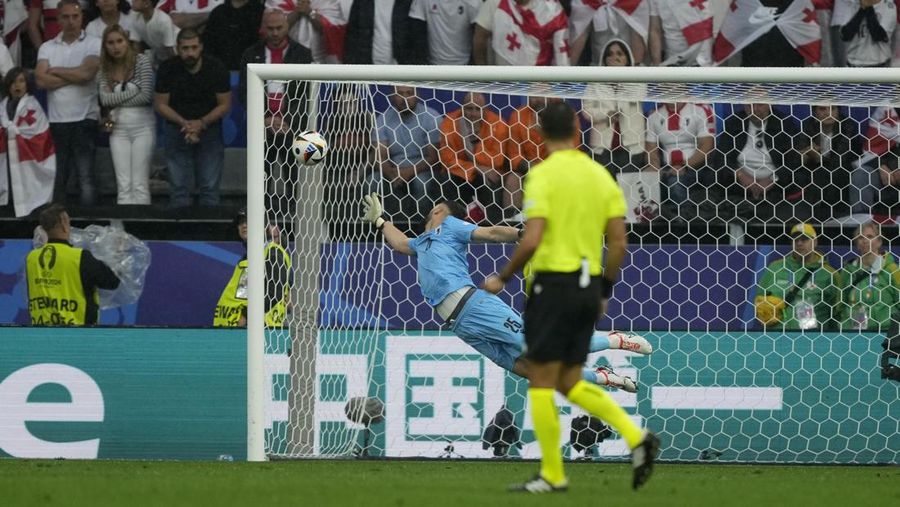 Pemain Tim Nasional (Timnas) Turki, Arda Guler saat melawan Georgia pada babak Grup F PIala Eropa 2024 di BVB Dortmund Stadion, Selasa (18/6/2024).  (AP Photo/Andreea Alexandru)