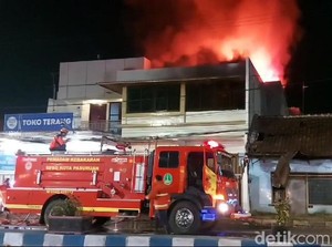 Toko Sembako di JLS Kota Pasuruan Terbakar, Lalin Sempat Macet