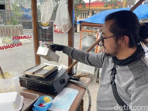 Cerita Keberanian Cahya di Balik Lezatnya Kue Pancong Lumer Pandawa