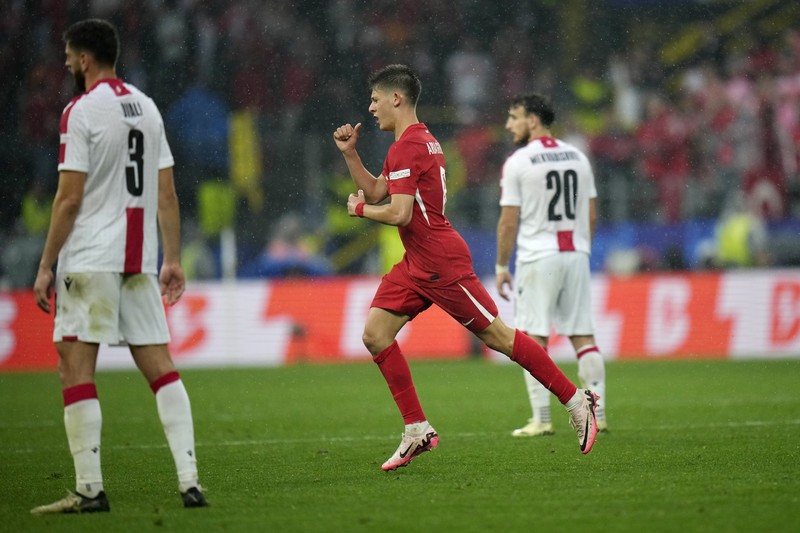 Pemain Tim Nasional (Timnas) Turki, Arda Guler saat melawan Georgia pada babak Grup F PIala Eropa 2024 di BVB Dortmund Stadion, Selasa (18/6/2024).  (AP Photo/Andreea Alexandru)