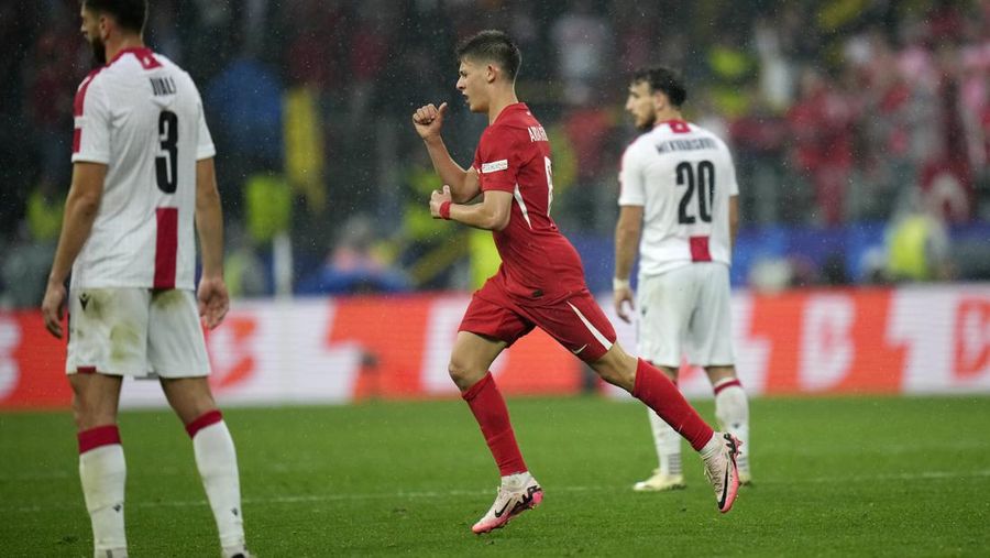 Pemain Tim Nasional (Timnas) Turki, Arda Guler saat melawan Georgia pada babak Grup F PIala Eropa 2024 di BVB Dortmund Stadion, Selasa (18/6/2024).  (AP Photo/Andreea Alexandru)