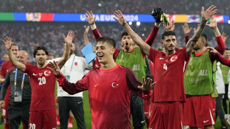Pemain Tim Nasional (Timnas) Turki, Arda Guler saat melawan Georgia pada babak Grup F PIala Eropa 2024 di BVB Dortmund Stadion, Selasa (18/6/2024).  (AP Photo/Andreea Alexandru)