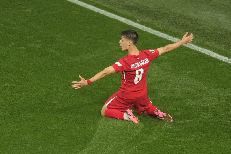 Pemain Tim Nasional (Timnas) Turki, Arda Guler saat melawan Georgia pada babak Grup F PIala Eropa 2024 di BVB Dortmund Stadion, Selasa (18/6/2024). (AP Photo/Andreea Alexandru) Pemain Tim Nasional (Timnas) Turki, Arda Guler saat melawan Georgia pada babak Grup F PIala Eropa 2024 di BVB Dortmund Stadion, Selasa (18/6/2024). (AP Photo/Andreea Alexandru)