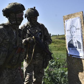 Potret Pasukan Militer Ukraina Bidik Kepala Putin Jadi Sasaran Tembak