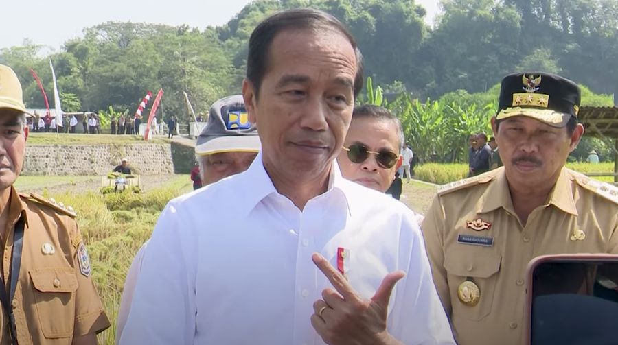 Presiden Jokowi Usai Tinjau Program Bantuan Pompa Air, Karanganyar. (YouTube/Sekretariat Presiden)