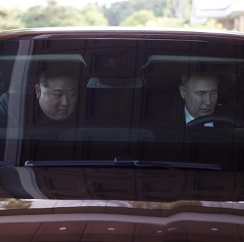 Momen Langka Putin Jadi Sopir Kim Jong Un dalam Kunjungan ke Korut