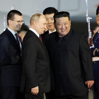 Detik-Detik Putin dan Kim Jong Un Bertemu di Korut, Begini Gayanya