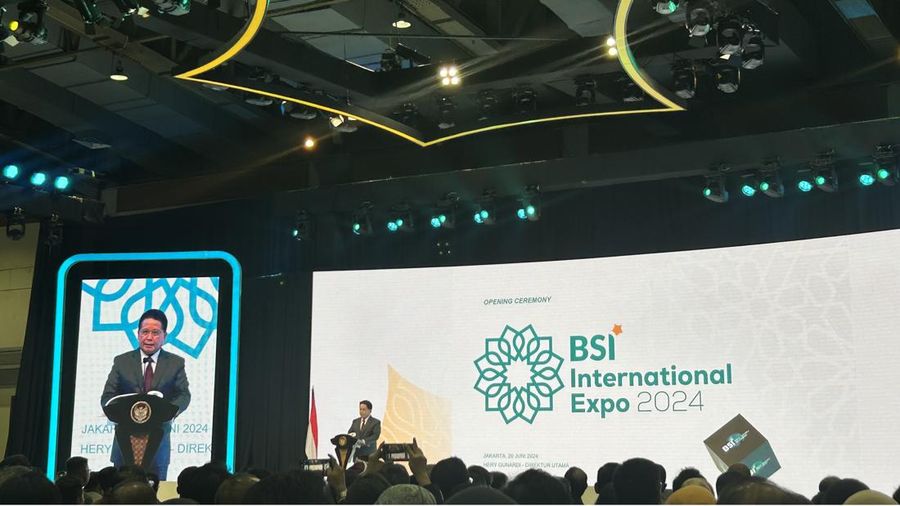 Direktur Utama BSI, Hery Gunardi memberikan sambutan dalam pembukaan BSI International Expo 2024 di Jakarta, Kamis (20/6).