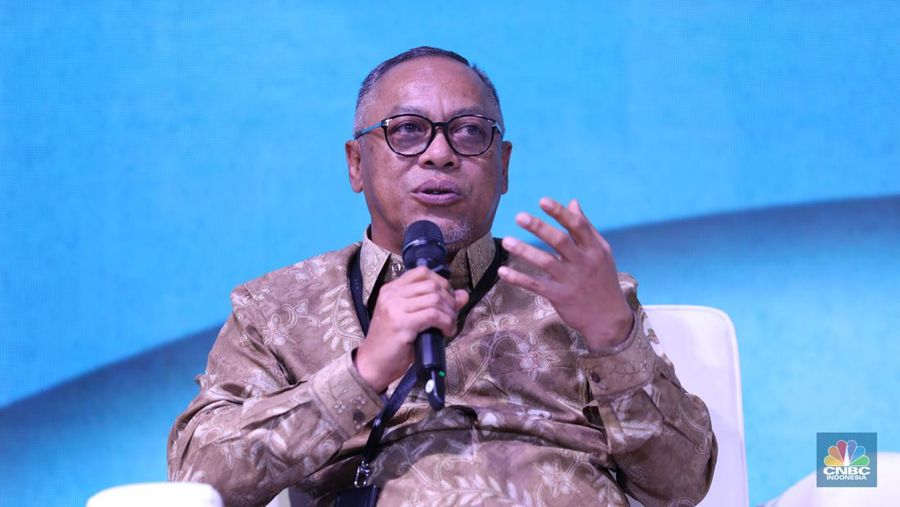 Direktur Portofolio dan Pengembangan Usaha MIND ID, Dilo Seno Widagdo menyampikan pemaparan dalam acara MINDialogue Mining Outlook 2024 di Jakarta, Kamis (20/6/2024).