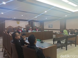 Bacakan Duplik, Karen Agustiawan Merasa Dizalimi-Singgung Putusan Sela Gazalba