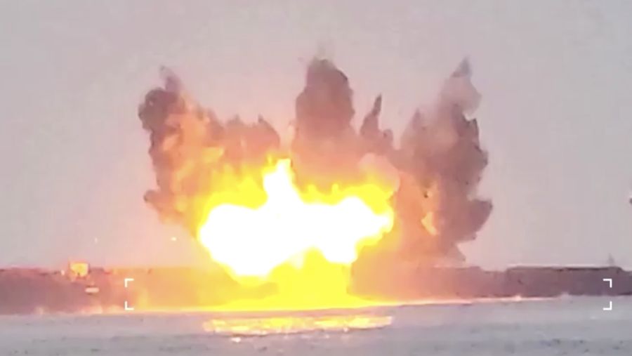 Kelompok Houthi Yaman serang kapal pengangkut batubara Tutor milik Yunani di Laut Merah. (REUTERS)
