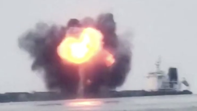 Kelompok Houthi Yaman serang kapal pengangkut batubara Tutor milik Yunani di Laut Merah. (REUTERS)