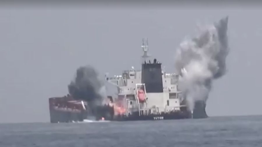 Kelompok Houthi Yaman serang kapal pengangkut batubara Tutor milik Yunani di Laut Merah. (REUTERS)