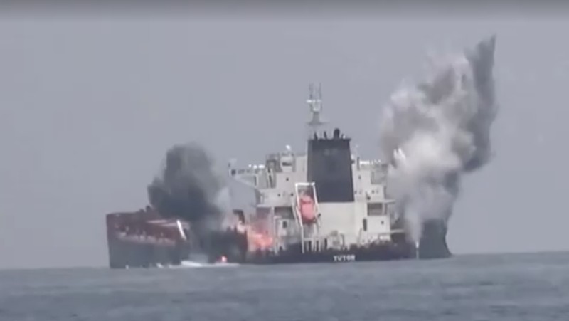 Kelompok Houthi Yaman serang kapal pengangkut batubara Tutor milik Yunani di Laut Merah. (REUTERS)