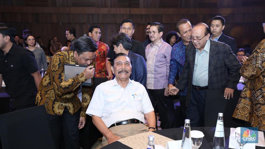 Menteri Koordinator Bidang Kemaritiman dan Investasi (Menko Marves), Luhut Binsar Pandjaitan dalam acara MINDialogue Mining Outlook 2024 di Jakarta, Kamis (20/6/2024). (CNBC INdonesia/Tri Susilo)