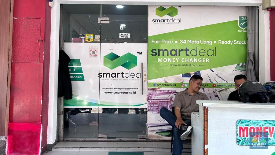 Money CHanger atau tempat penukaran uang. (CNBC Indonesia/Zefanya Aprilia)