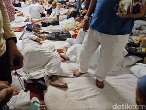 Saat Difabel Tidur Bertumpuk dengan Jemaah Lain di Maktab 72