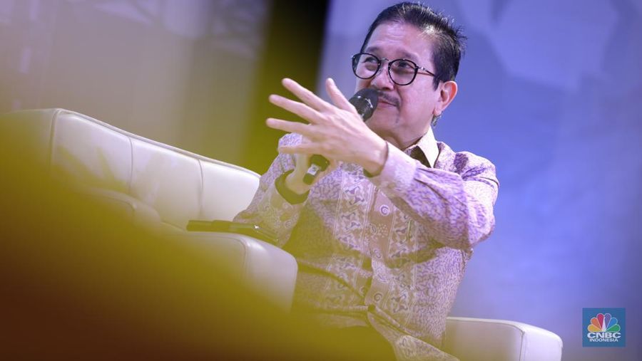 Presiden Direktur PT Freeport Indonesia, Tony Wenas menyampikan pemaparan dalam acara MINDialogue Mining Outlook 2024 di Jakarta, Kamis (20/6/2024). (CNBC Indonesia/Tri Susilo)