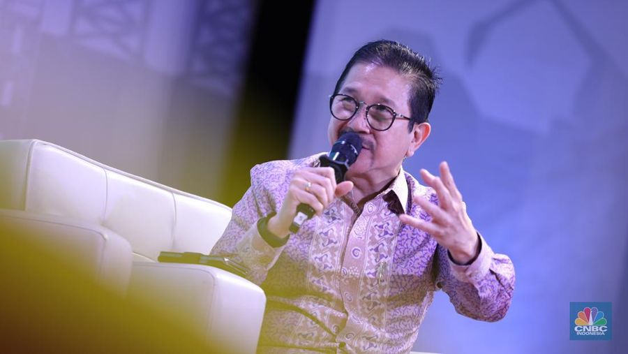 Presiden Direktur PT Freeport Indonesia, Tony Wenas menyampikan pemaparan dalam acara MINDialogue Mining Outlook 2024 di Jakarta, Kamis (20/6/2024). (²©²ÊÍøÕ¾/Tri Susilo)