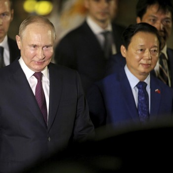 Detik-Detik Putin Mendarat di Tetangga RI, Awas Bikin AS 'Gerah'