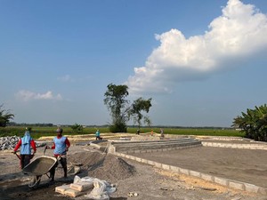 Dulu Bikin Jalan, Crazy Rich Grobogan Kini Bangun Taman Bermain Anak di Desanya