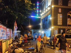 Warga Sidoarjo Pasang Puluhan Spanduk Minta Ponpes di Buduran Ini Ditutup