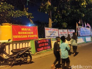 Aksi Protes Warga Desak Ponpes di Sidoarjo Ditutup Buntut Kasus Asusila