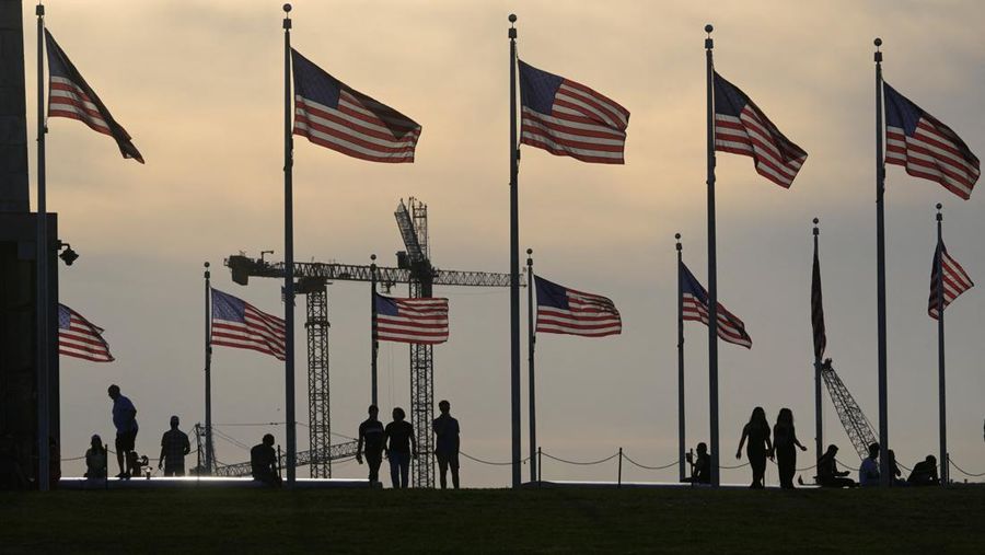 Warga beraktivitas saat gelombang panas melanda Washington, Amerika Serikat (AS), Rabu (19/6/2024). (REUTERS/Craig Hudson)