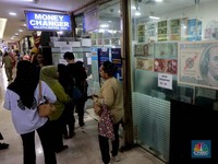 Dolar Cetak Rekor Tembus Rp16.445, Ini 5 Alasan Rupiah Gagal Perkasa