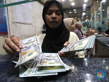 Masih Panas Kabar Resesi AS, Dolar Ditutup Turun ke Rp 16.420