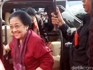 Megawati: Saya Ngomong ke Pak Jokowi, Pemimpin Itu Bukan Bikin Versi-versi