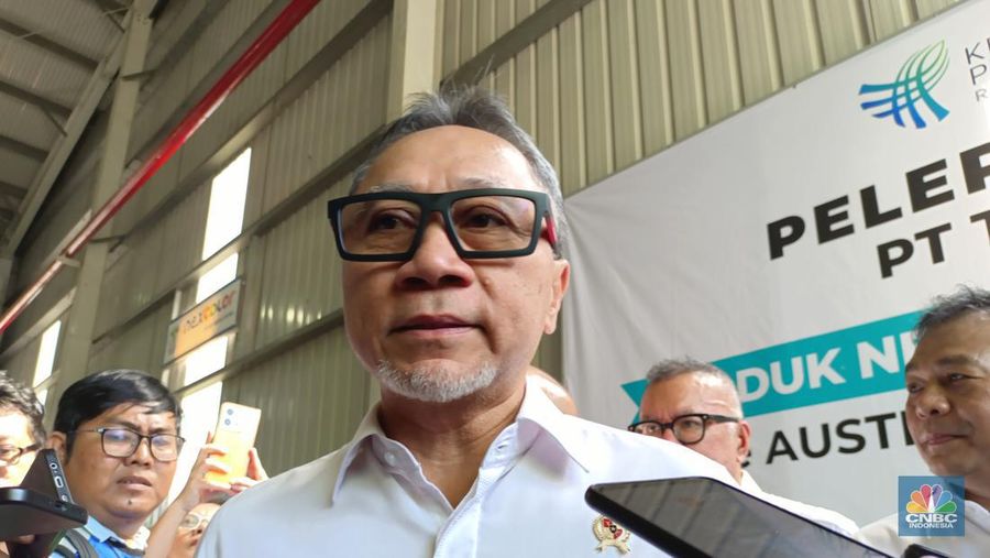 Menteri Perdagangan (Mendag) Zulkifli Hasan saat ditemui usai peluncuran ekspor baja di Purwakarta, Jawa Barat, Jumat (21/6/2024). (²©²ÊÍøÕ¾/Martyasari RIzky)