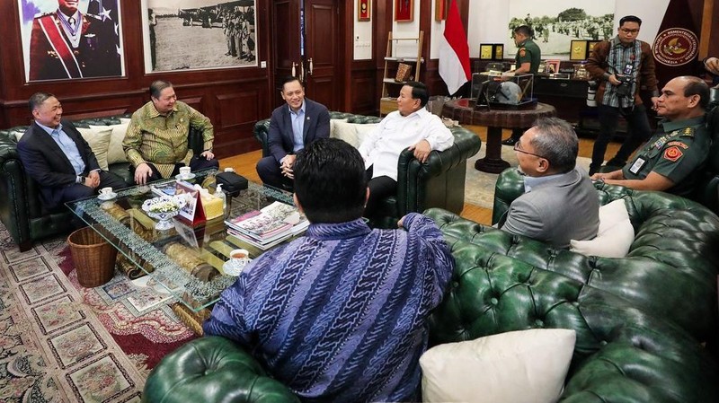 Presiden terpilih Prabowo Subianto dan ketua umum partai dari Koalisi Indonesia Maju kumpul di kantor Kementerian Pertahanan (Kemhan). (Instagram/agusyudhoyono)