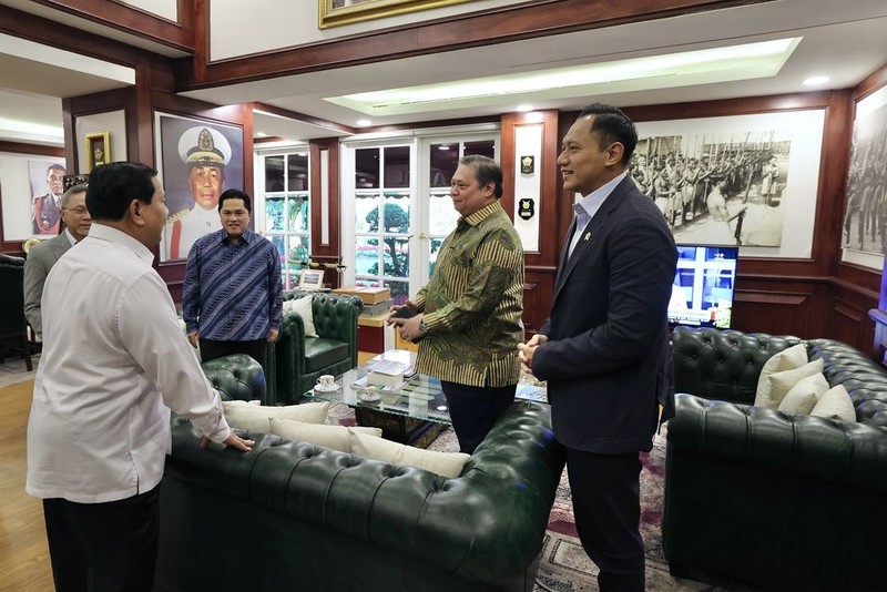 Presiden terpilih Prabowo Subianto dan ketua umum partai dari Koalisi Indonesia Maju kumpul di Kementerian Pertahanan. (Instagram/agusyudhoyono) Presiden terpilih Prabowo Subianto dan ketua umum partai dari Koalisi Indonesia Maju kumpul di kantor Kementerian Pertahanan (Kemhan). (Instagram/agusyudhoyono)