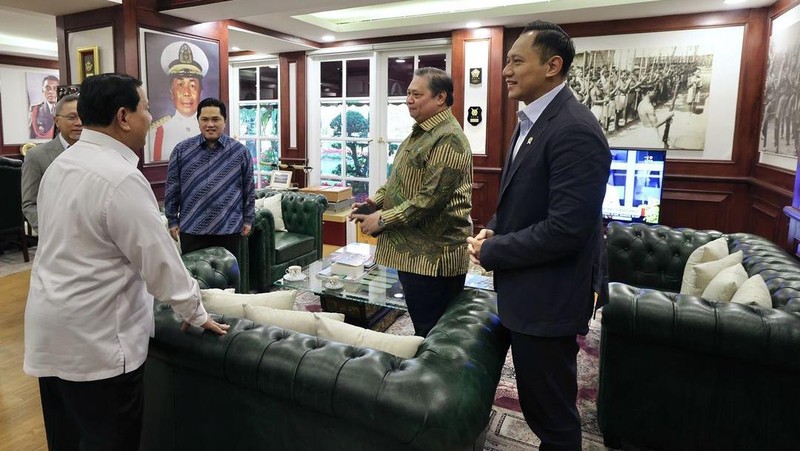 Presiden terpilih Prabowo Subianto dan ketua umum partai dari Koalisi Indonesia Maju kumpul di kantor Kementerian Pertahanan (Kemhan). (Instagram/agusyudhoyono)