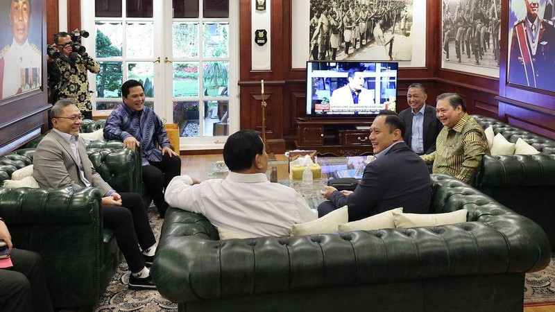 Presiden terpilih Prabowo Subianto dan ketua umum partai dari Koalisi Indonesia Maju kumpul di kantor Kementerian Pertahanan (Kemhan). (Instagram/agusyudhoyono)