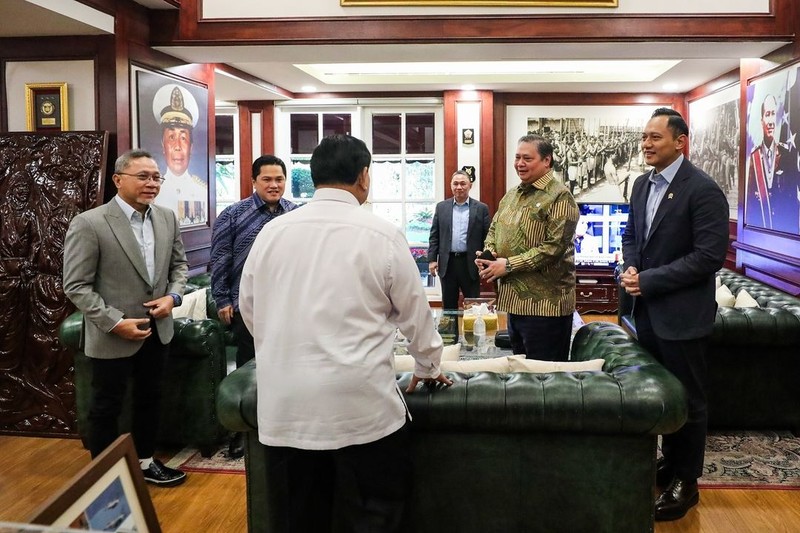 Presiden terpilih Prabowo Subianto dan ketua umum partai dari Koalisi Indonesia Maju kumpul di Kementerian Pertahanan. (Instagram/agusyudhoyono) Presiden terpilih Prabowo Subianto dan ketua umum partai dari Koalisi Indonesia Maju kumpul di kantor Kementerian Pertahanan (Kemhan). (Instagram/agusyudhoyono)