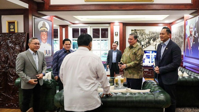 Presiden terpilih Prabowo Subianto dan ketua umum partai dari Koalisi Indonesia Maju kumpul di kantor Kementerian Pertahanan (Kemhan). (Instagram/agusyudhoyono)